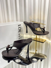 LOEWE 26S HEELED THONG SANDALS 90 MM IN DARK BROWN CALFSKIN