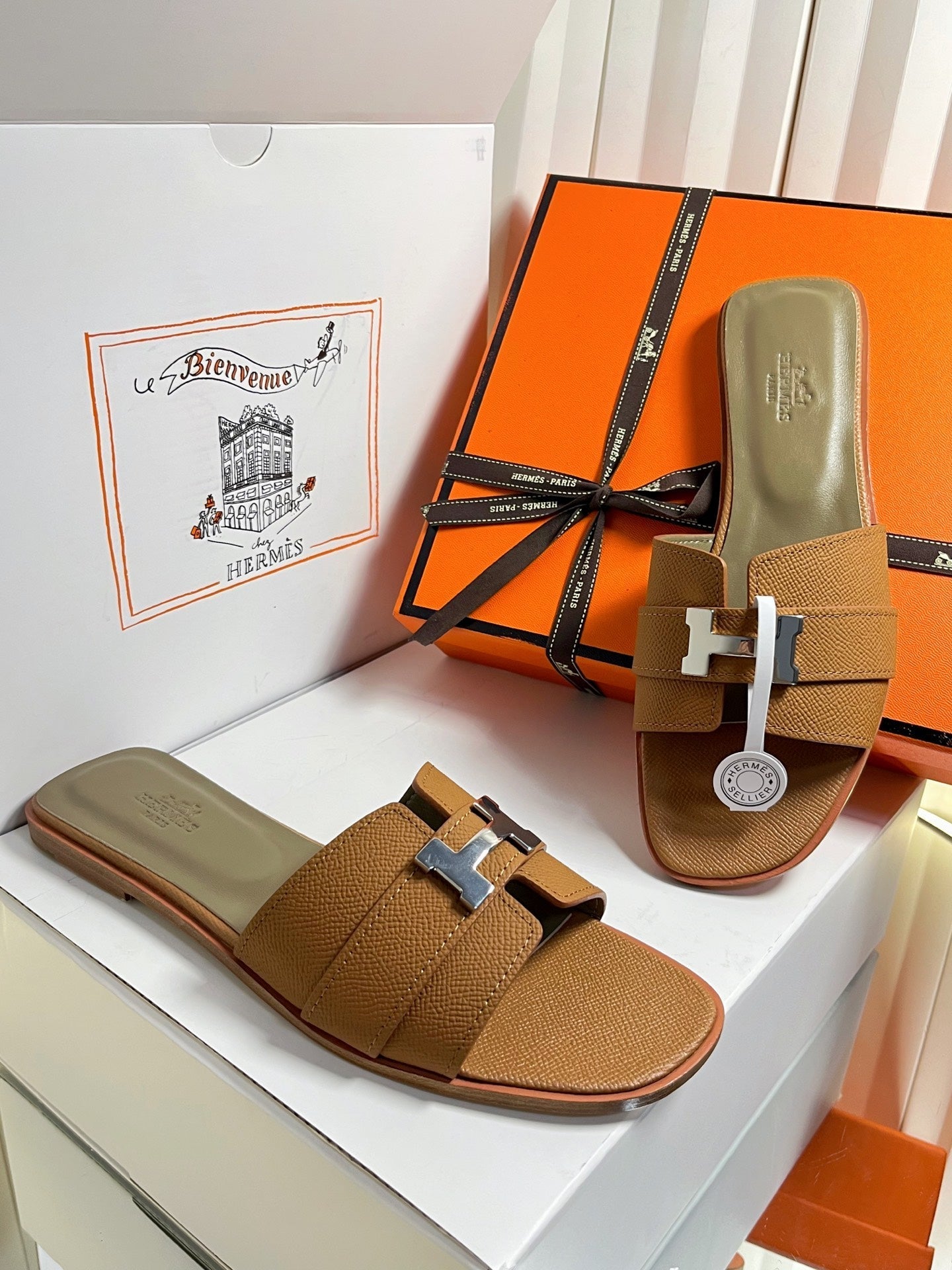 HM 26S ORAN SANDALS IN CARAMEL BROWN EPSOM CALFSKIN SILVER HARDWARE