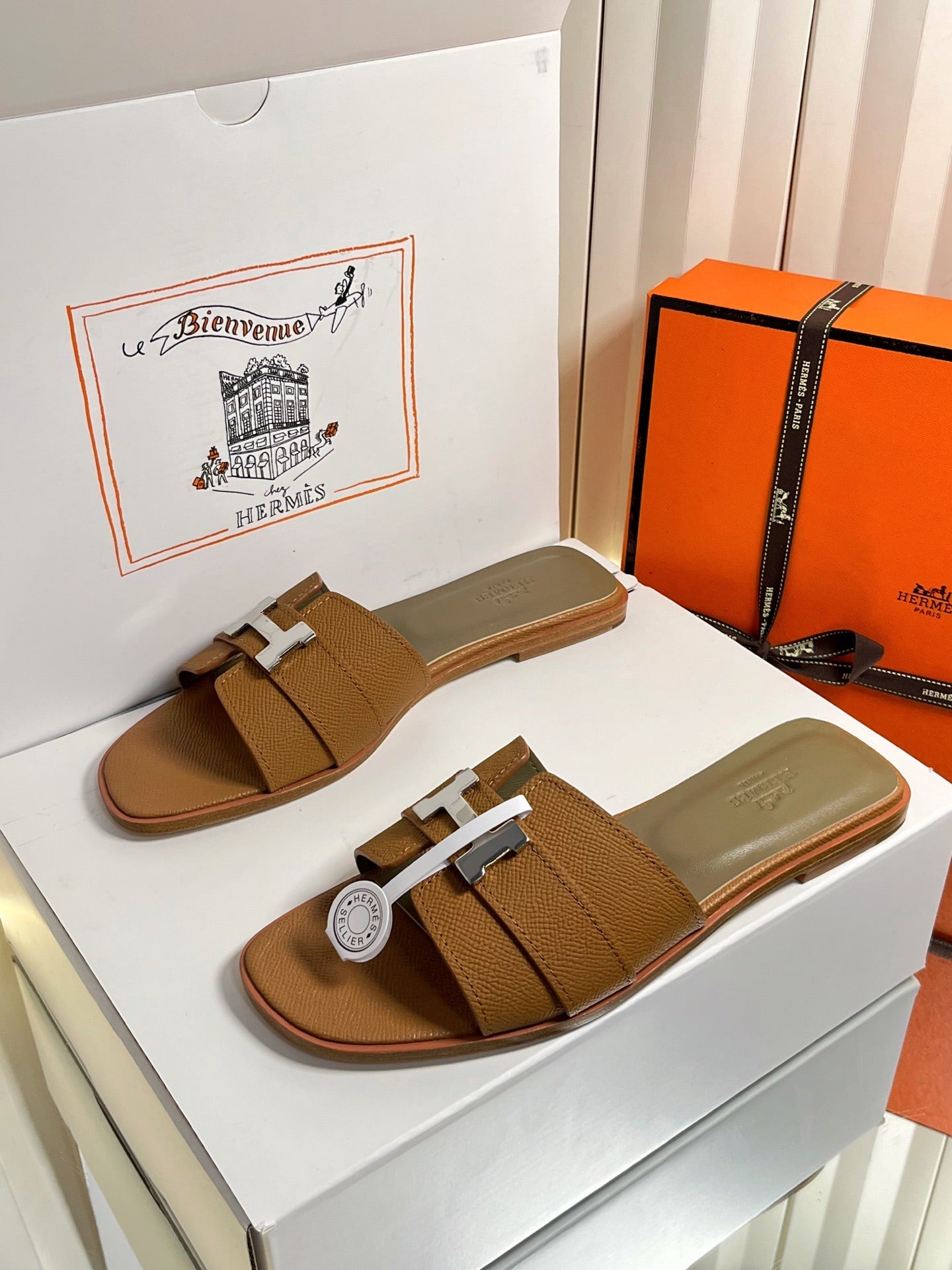 HM 26S ORAN SANDALS IN CARAMEL BROWN EPSOM CALFSKIN SILVER HARDWARE