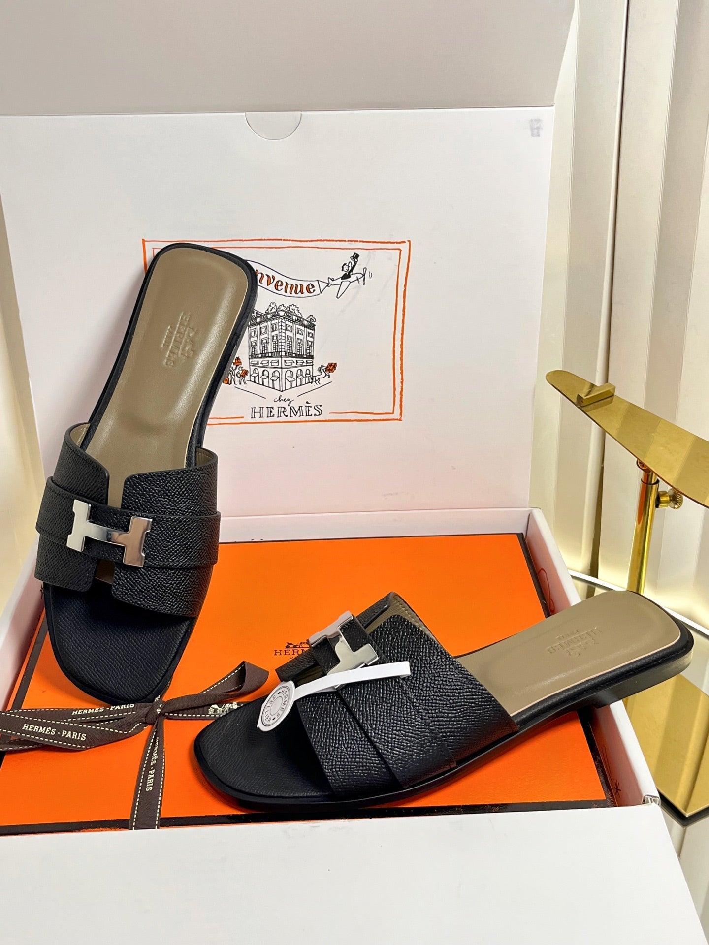 HM 26S ORAN SANDALS IN BLACK EPSOM CALFSKIN SILVER HARDWARE
