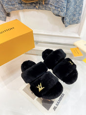 HALF MULE SLIPPERS IN BLACK FLEECE FEATURING METALLIC LOGO