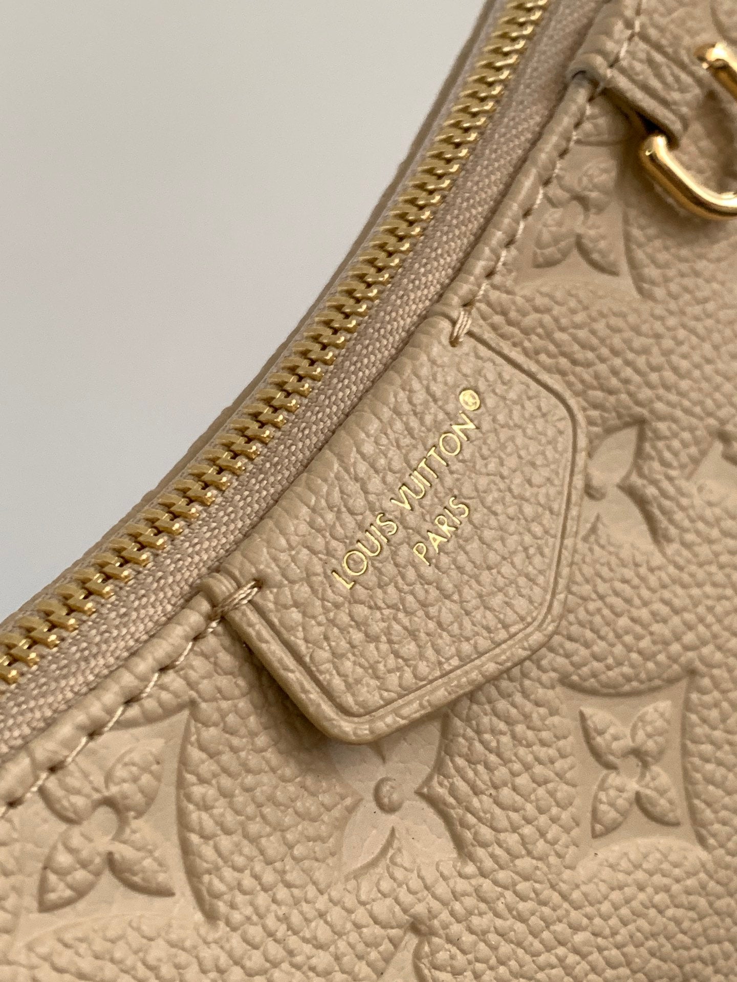 EASY POUCH ON STRAP 19 IN BEIGE MONOGRAM EMPREINTE LEATHER
