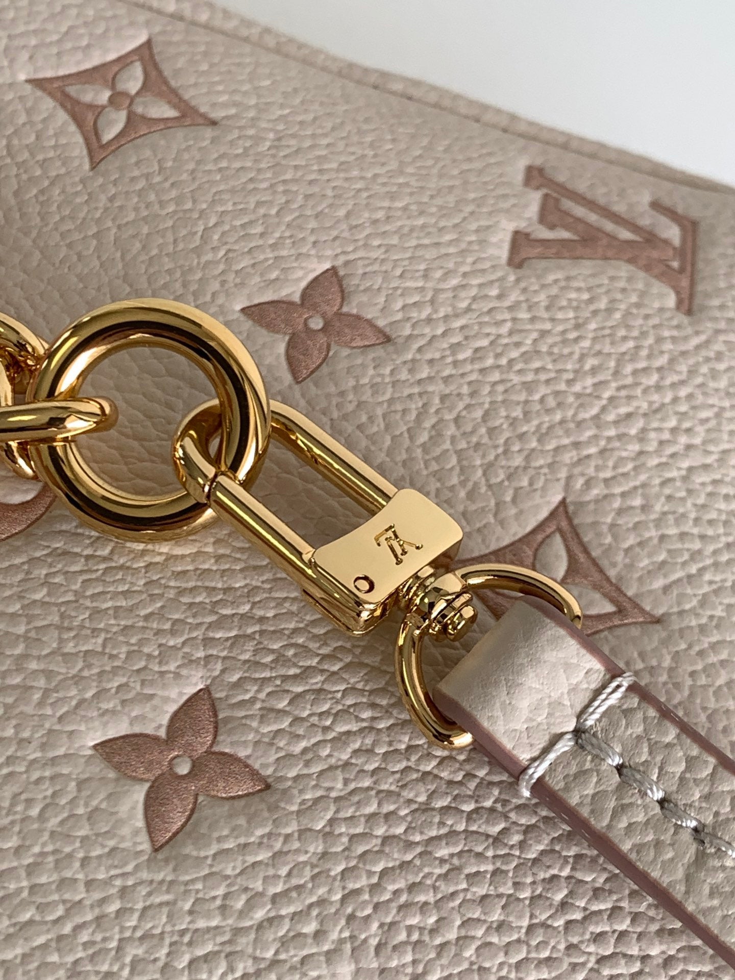 NANO NOÉ 19 IN WHITE MIX PINK MONOGRAM EMPREINTE CALFSKIN