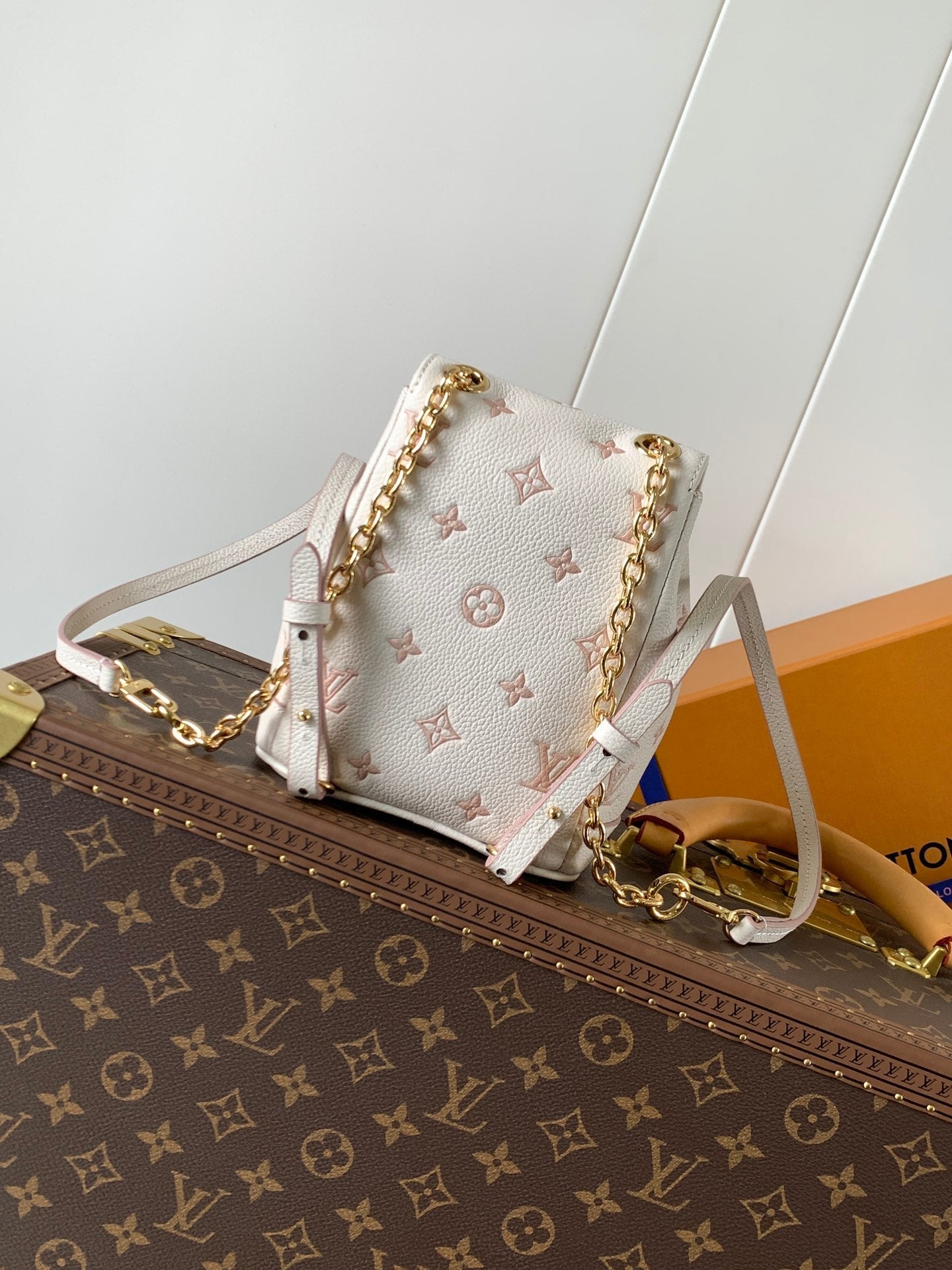 NANO NOÉ 19 IN WHITE MIX PINK MONOGRAM EMPREINTE CALFSKIN
