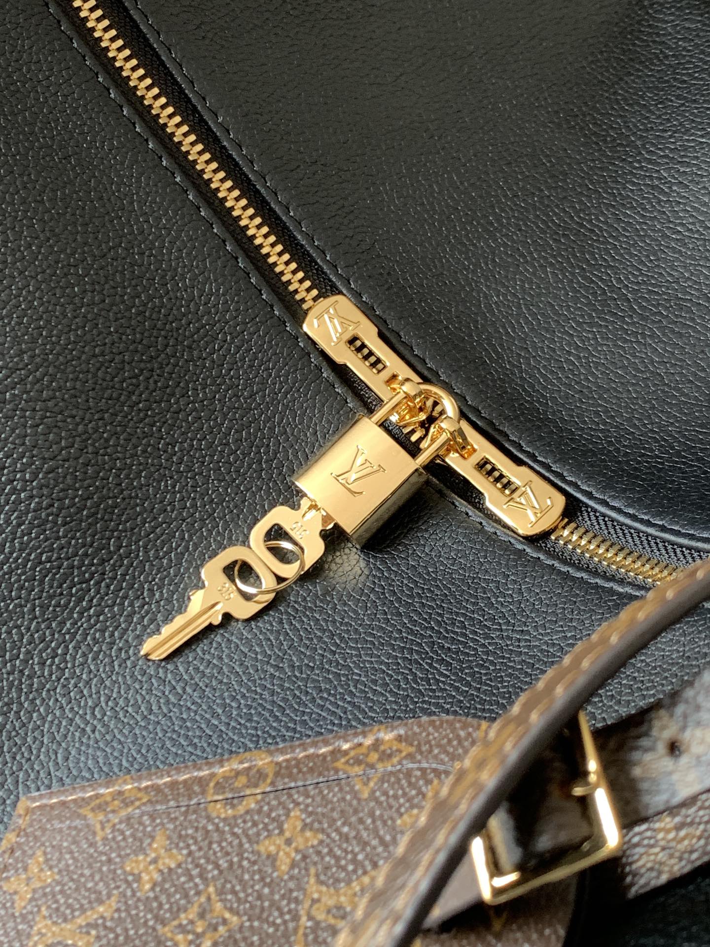 LV EXPRESS TRAVEL 45 IN BLACK CALFSKIN