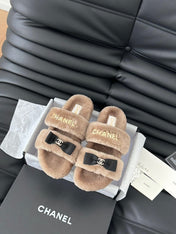 CC DAD SANDAL MULE IN CAMEL BROWN FLEECE WITH GOLD HARDWARE