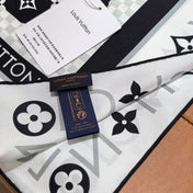 LV 26S SCARF 90 IN SILK 319762