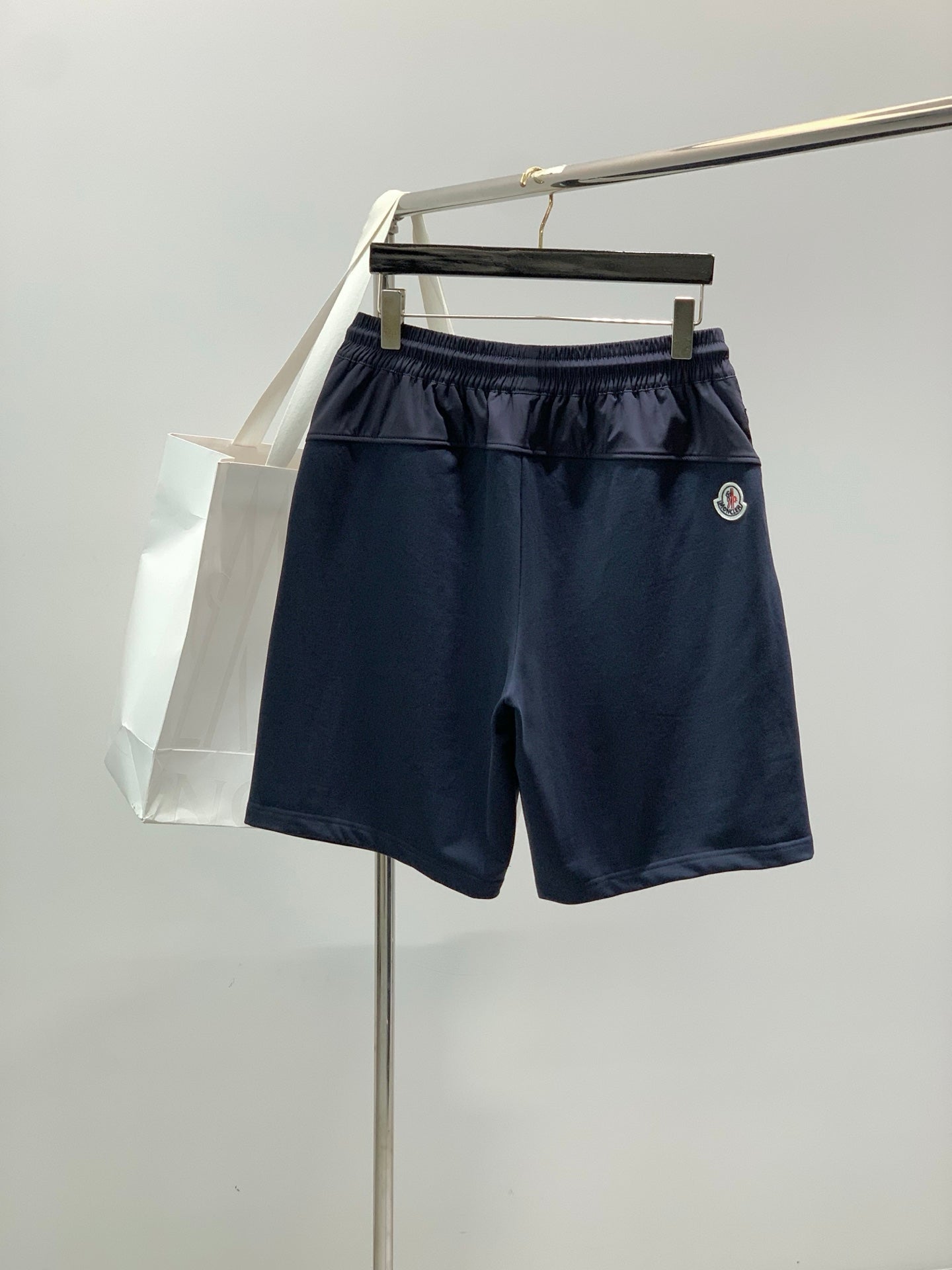 MONCLER 26S SHORTS 591