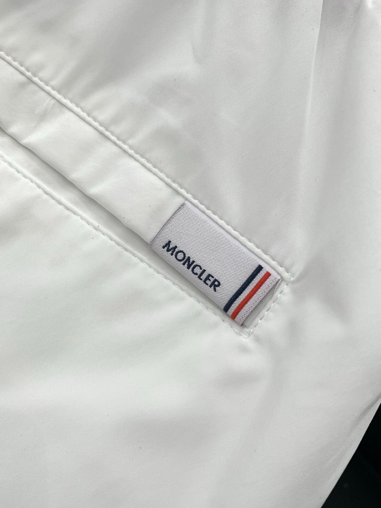MONCLER 26S SHORTS 568