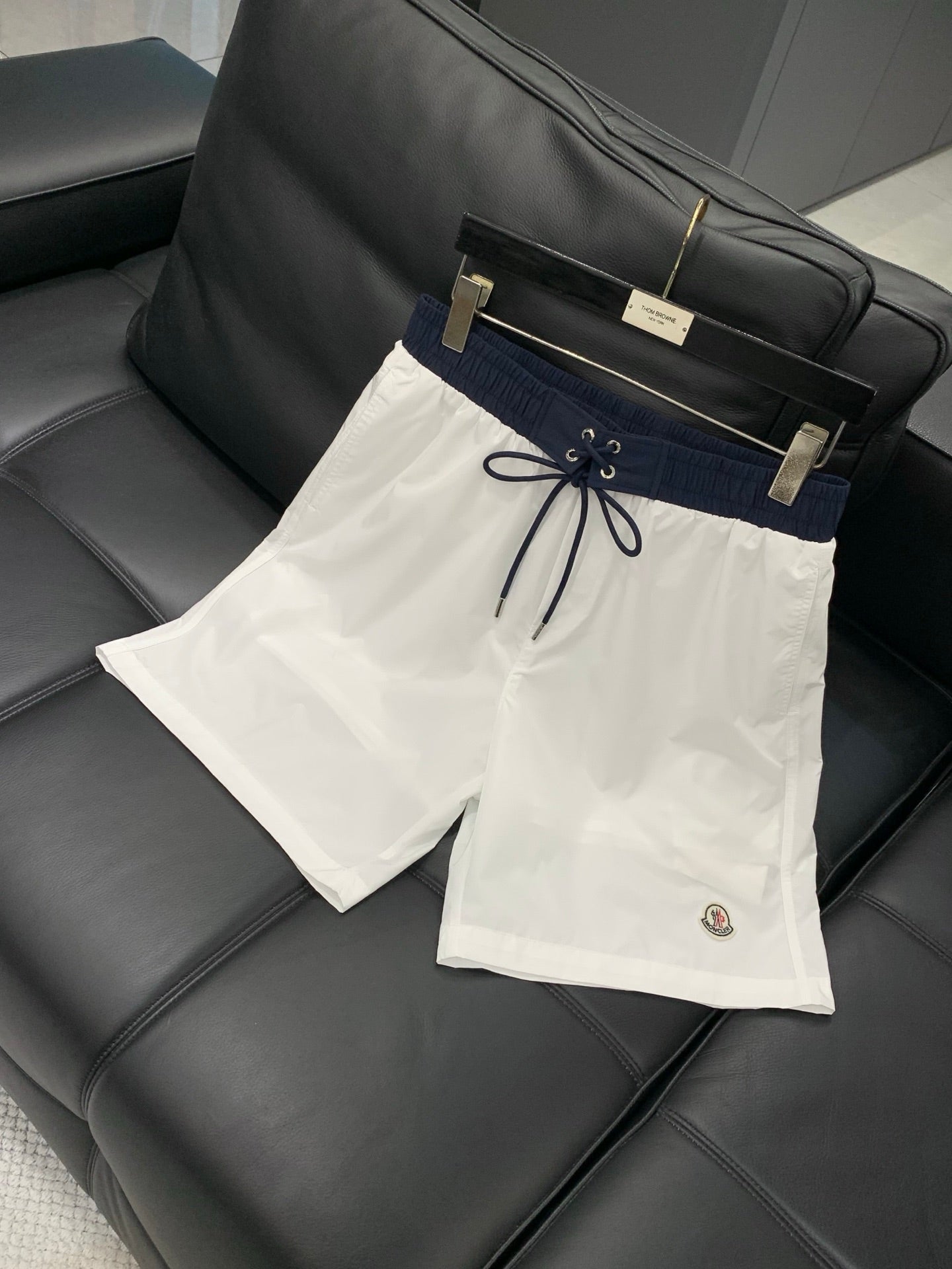 MONCLER 26S SHORTS 568