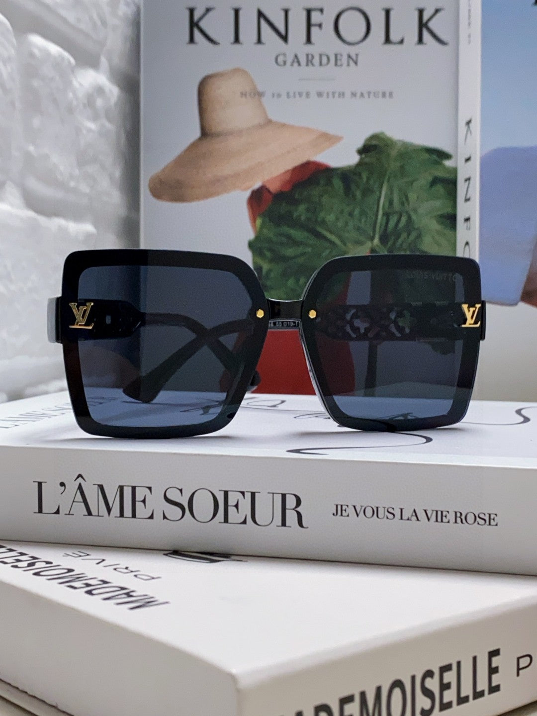 SQUARE SUNGLASS 567456 IN BLACK ACETATE EMBOSSED LOGO