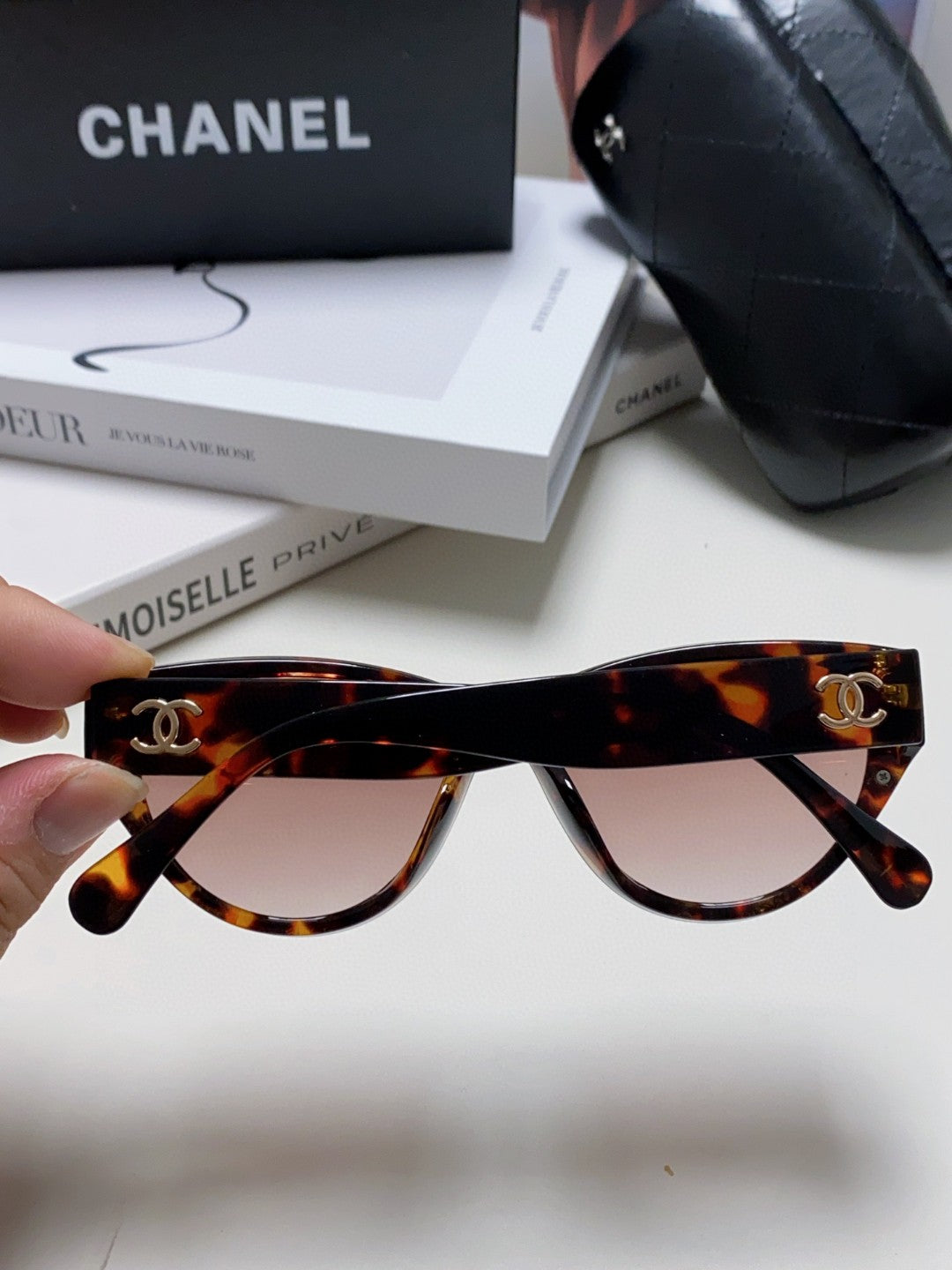 CHANEL 26S CAT EYE SHAPE IN ACETATE 399835