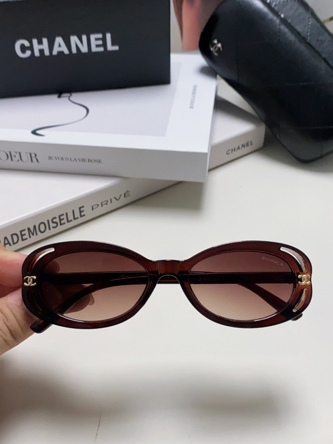 CHANEL 26S OVAL SHAPE IN ACETATE 399837