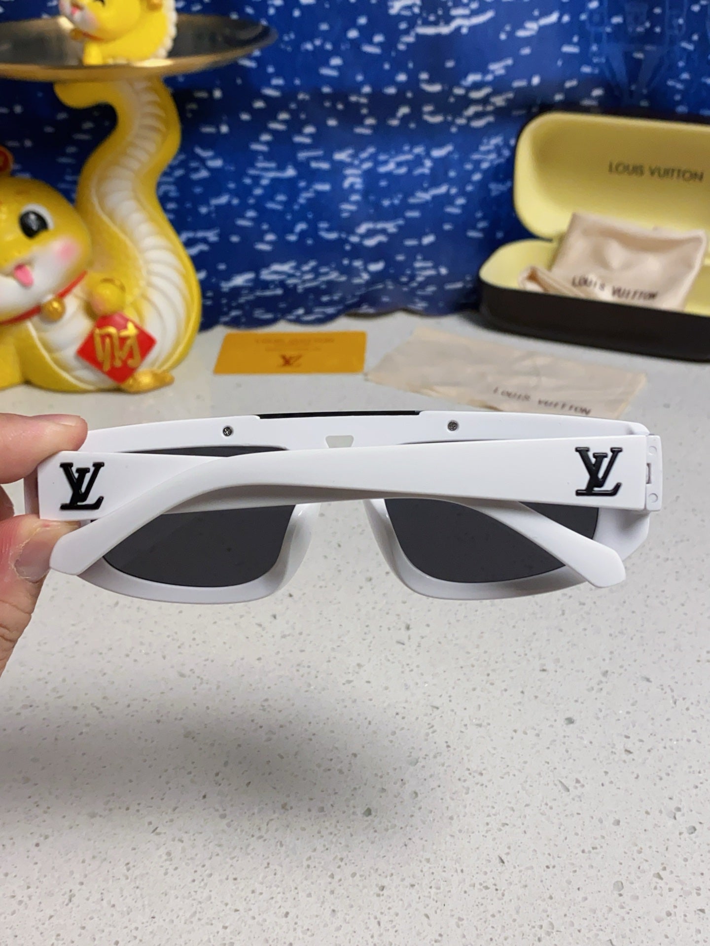 CLASH PILOT SUNGLASSES 567478 IN WHITE ACTETE BLACK METAL