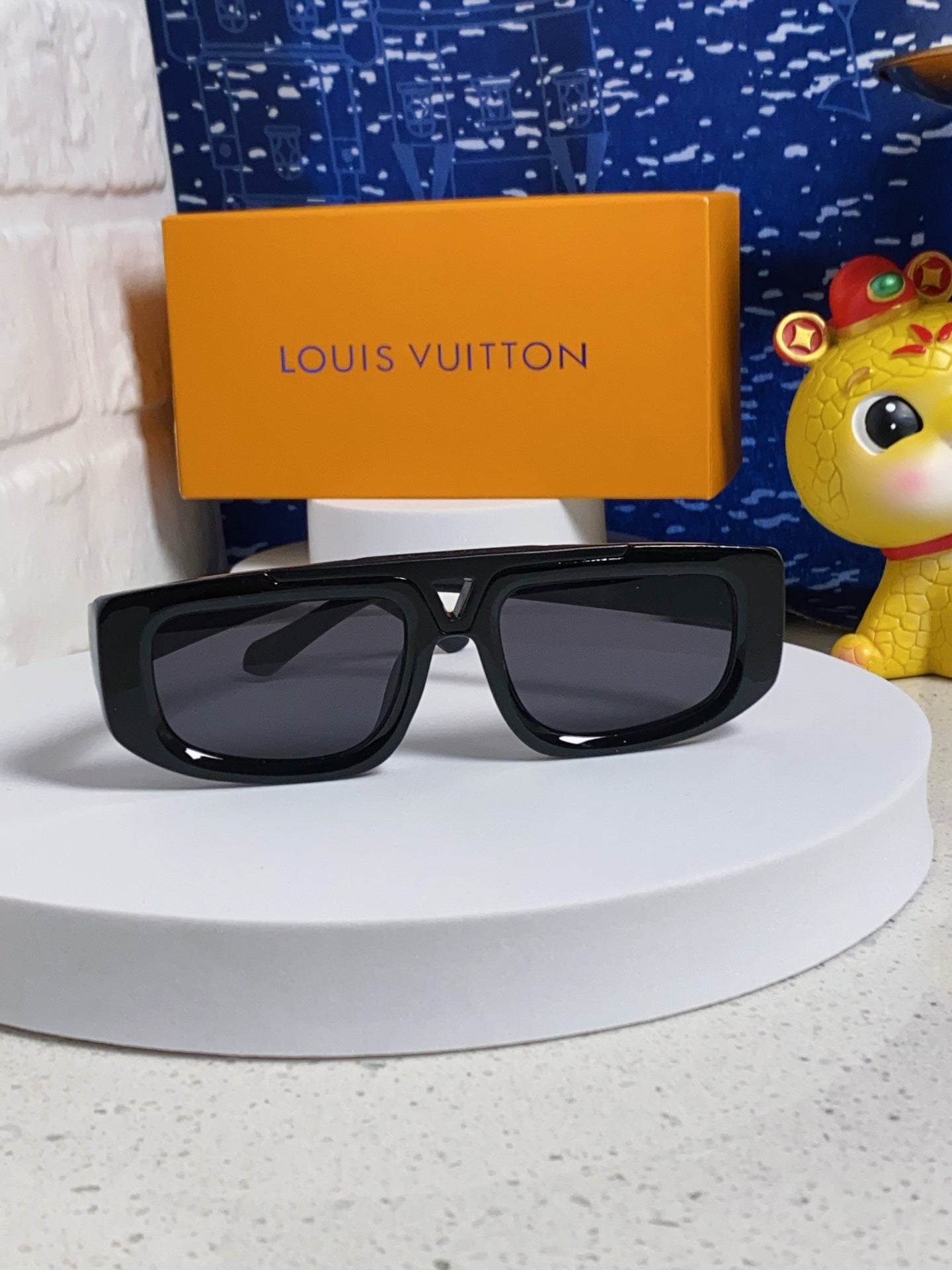 CLASH PILOT SUNGLASSES 567481 IN BLACK ACTETE