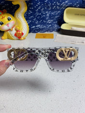 LINK SQUARE SUNGLASSES 570271 IN CLEAR ACETATE MONOGRAM LOGO ON FRAME