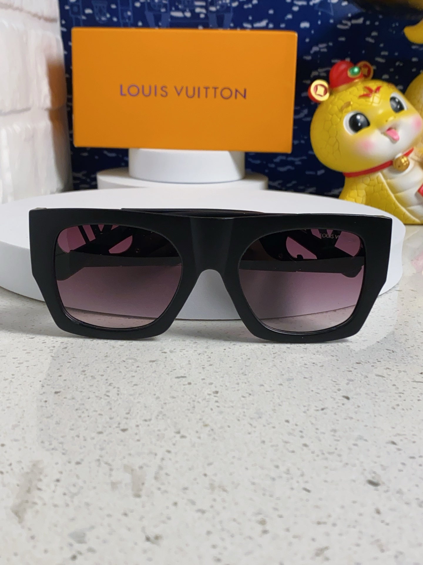 LINK SQUARE SUNGLASSES 570272 IN BLACK ACETATE BLACK LOGO