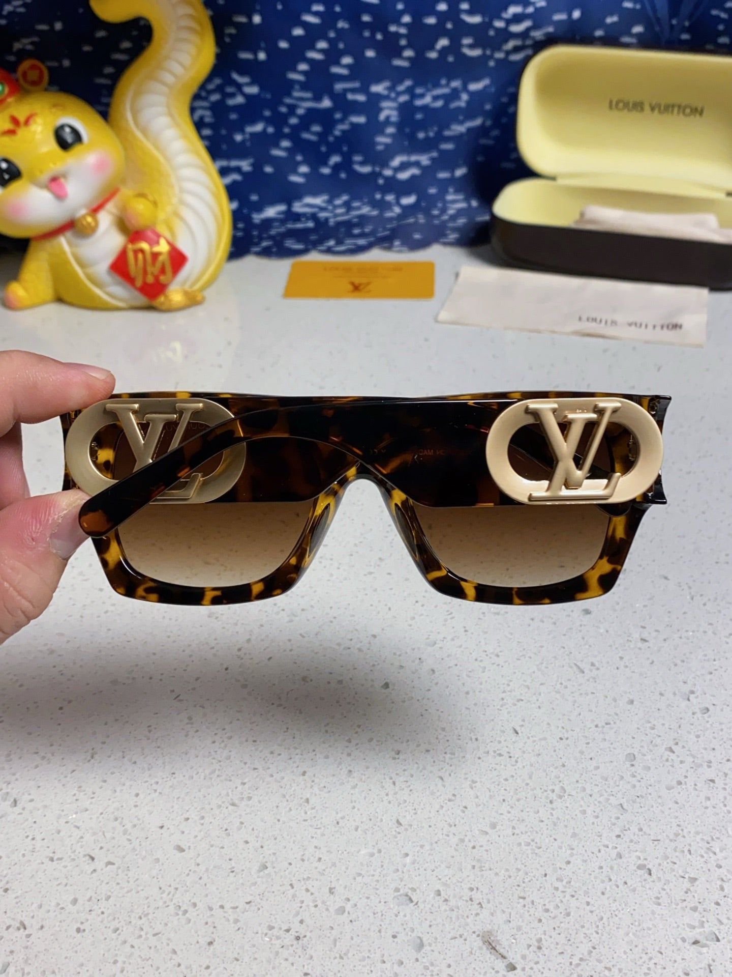 LINK SQUARE SUNGLASSES 570275 IN HAVANA ACETATE GOLD LOGO
