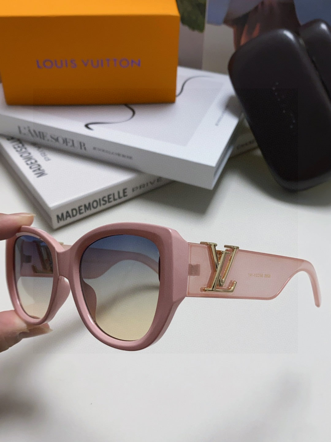 ICON CAT EYE SUNGLASSES 570247 IN PINK CLEAR ACETATE