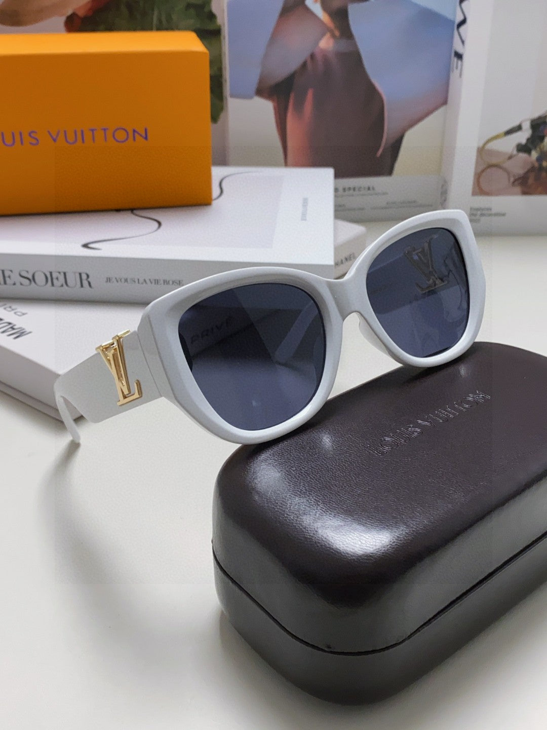 ICON CAT EYE SUNGLASSES 570248 IN WHITE ACETATE