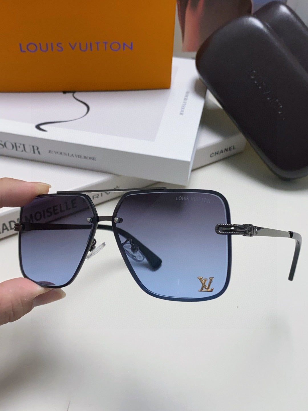 SQUARE SUNGLASSES 570263 IN BLACK METAL GREY SMOKE LENS