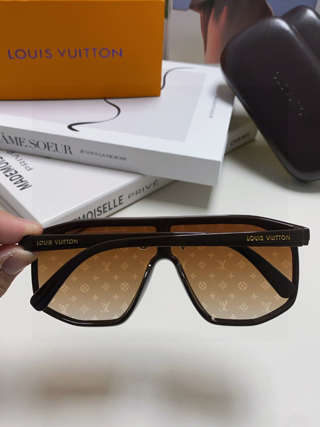 WAIMEA SUNGLASSES 570267 IN BROWN ACETATE MONOGRAM ON LENS