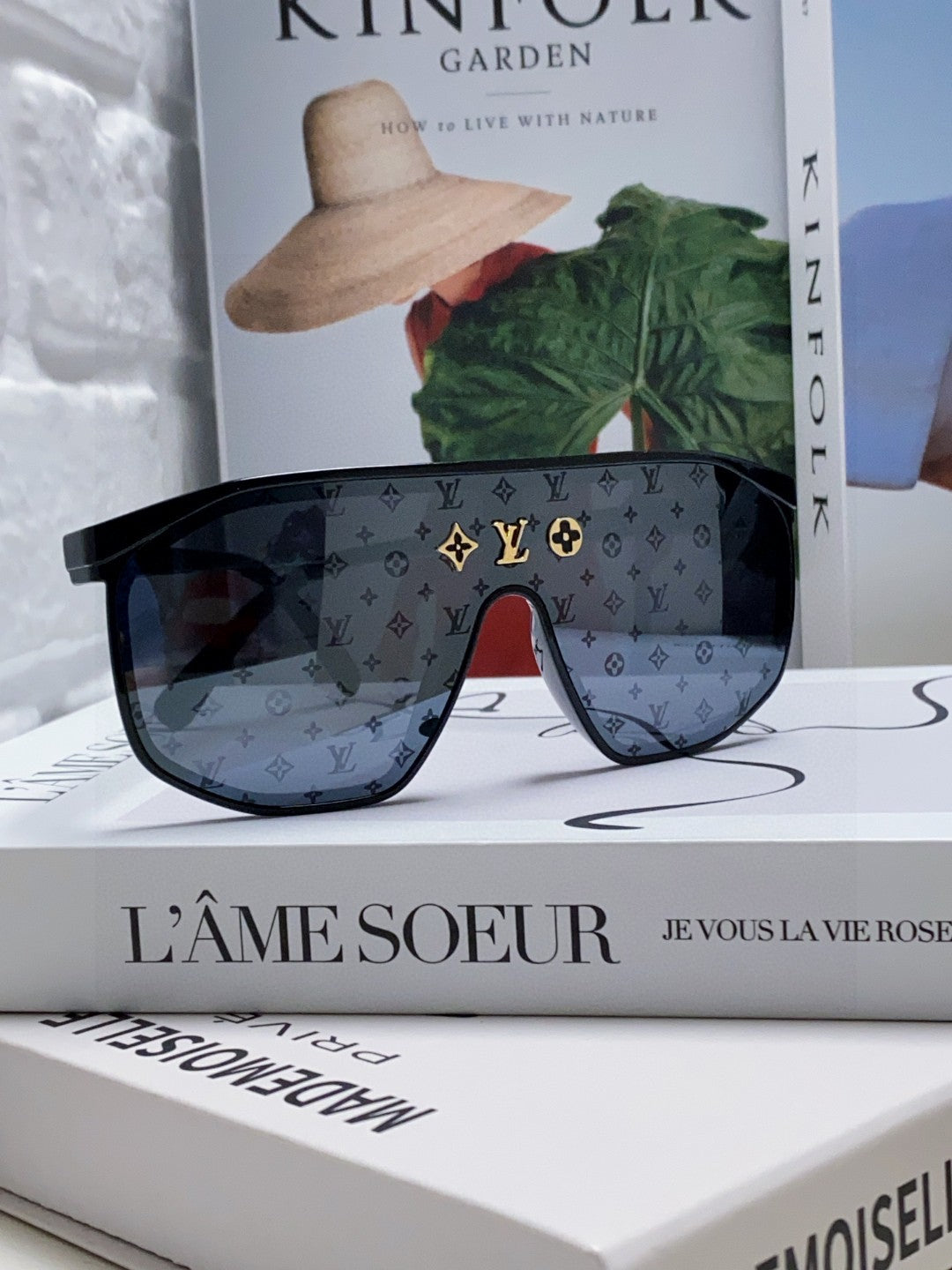 WAIMEA SUNGLASSES 570268 IN BLACK ACETATE MONOGRAM ON LENS