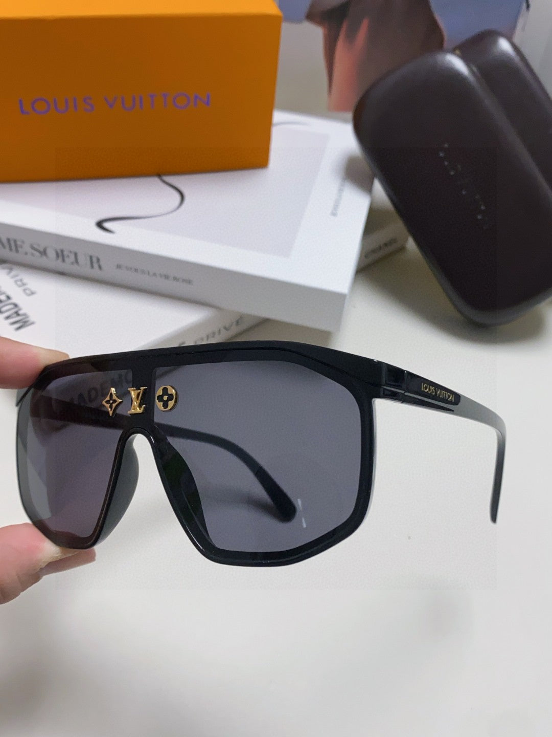 WAIMEA SUNGLASSES 570270 IN BLACK ACETATE