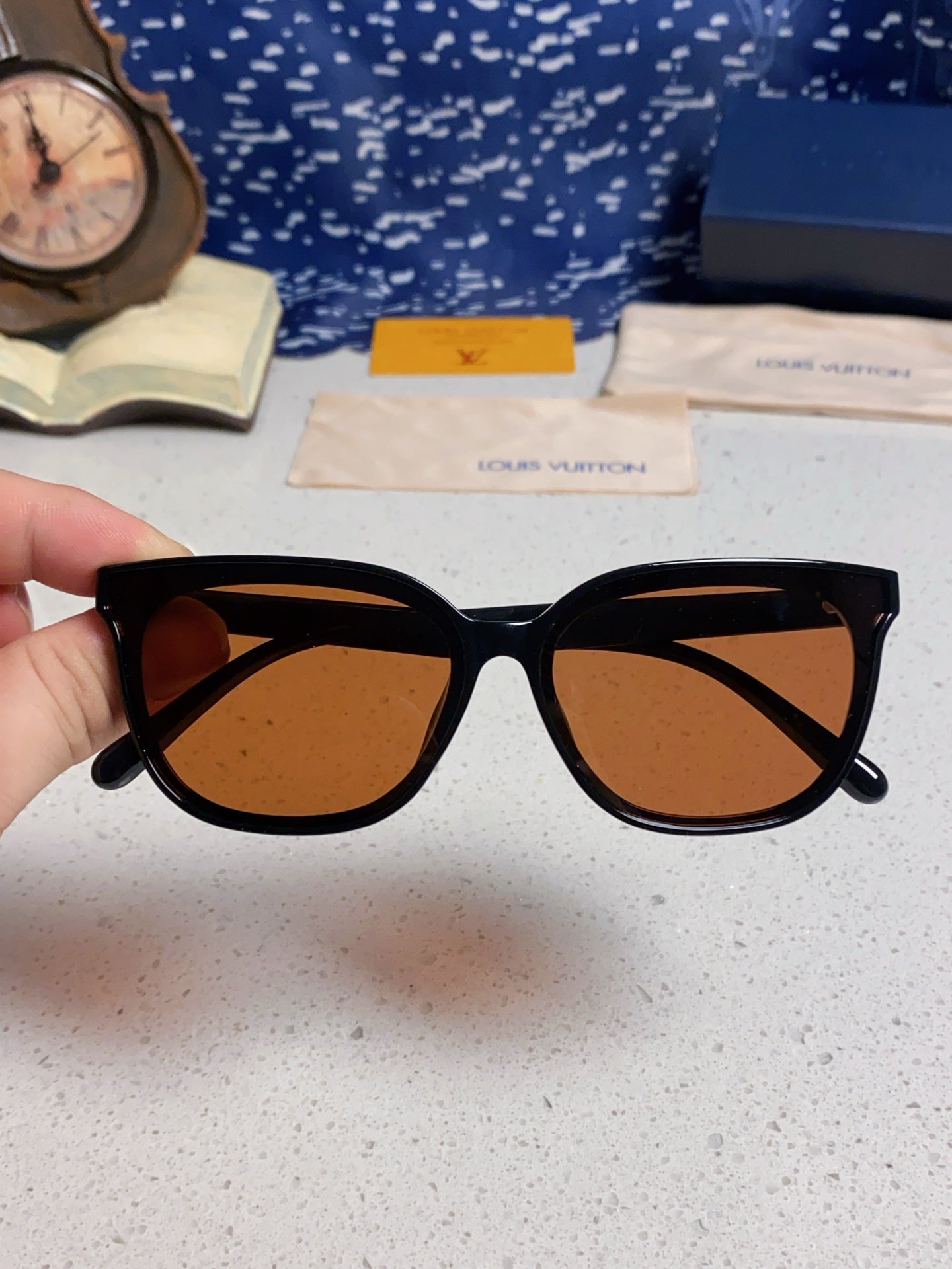 CAT EYE SUNGLASSES 571647 IN BLACK ACETATE BROWN LENS