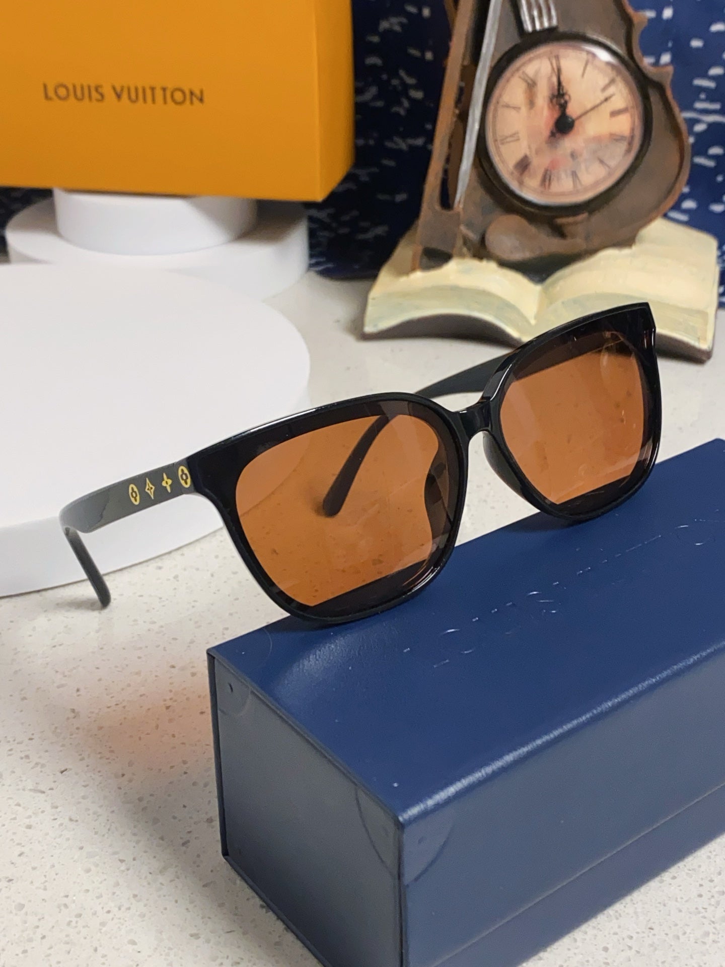CAT EYE SUNGLASSES 571647 IN BLACK ACETATE BROWN LENS