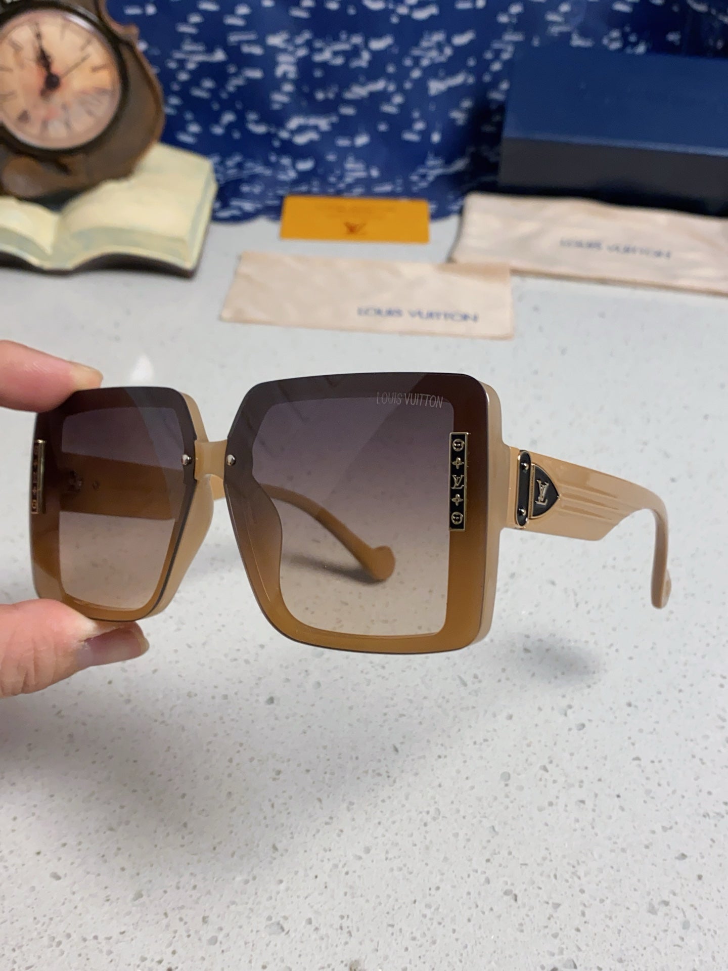 SQUARE SUNGLASSES 571654 IN DARK BEIGE SMOKE ACETATE