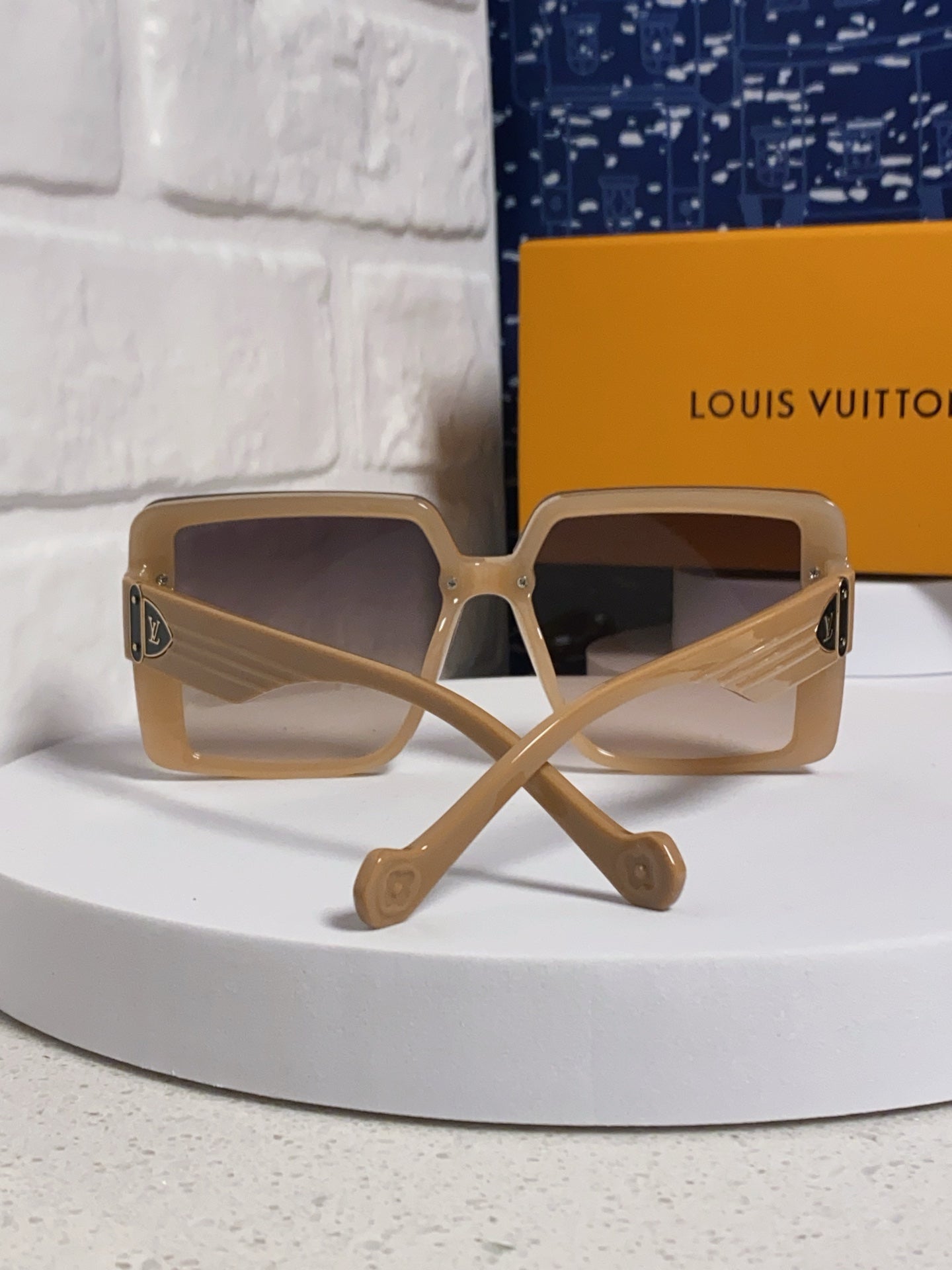 SQUARE SUNGLASSES 571654 IN DARK BEIGE SMOKE ACETATE