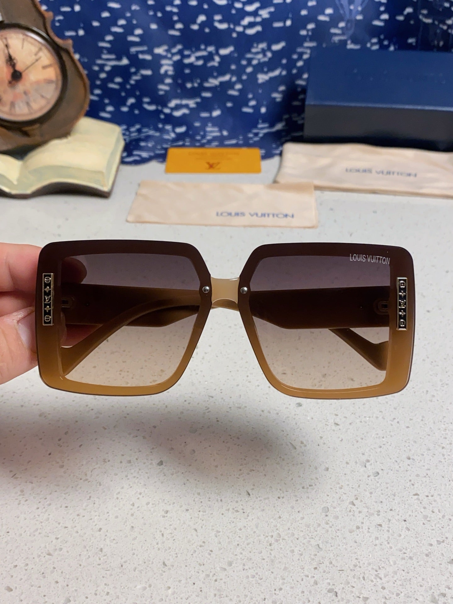 SQUARE SUNGLASSES 571654 IN DARK BEIGE SMOKE ACETATE
