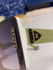 SQUARE SUNGLASSES 571656 IN GREEN ACETATE GREY SMOKE LENS
