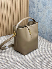 LE 37 MEDIUM BUCKET BAG 25 IN CEDAR BROWN CALFSKIN GOLD HARDWARE