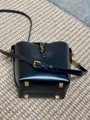 LE 37 MINI BUCKET BAG 15 IN BLACK CALFSKIN GOLD HARDWARE