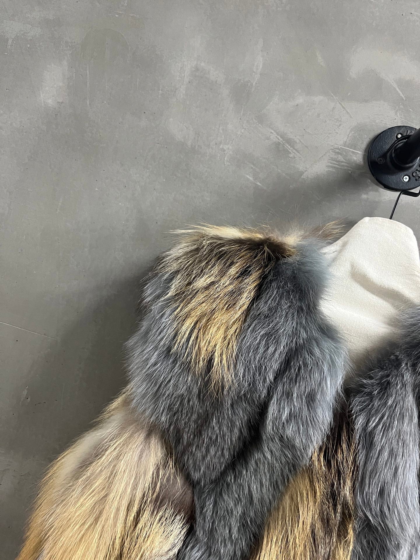 LV 25S FUR VEST 0059