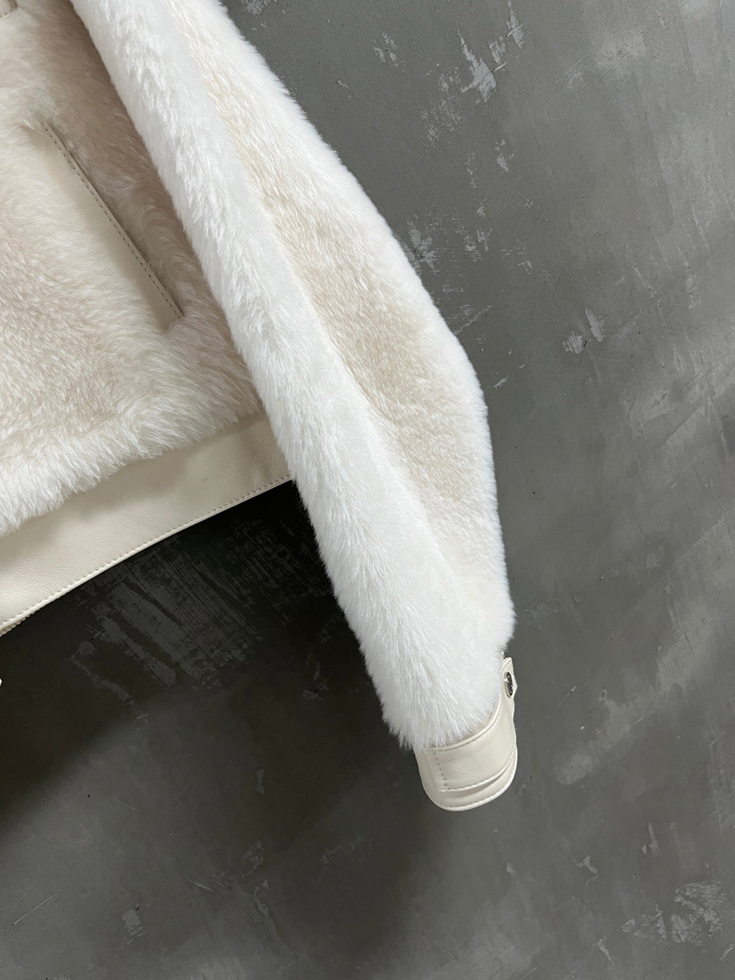 HERMES 26S SHEARLING CROPPED JACKET 835