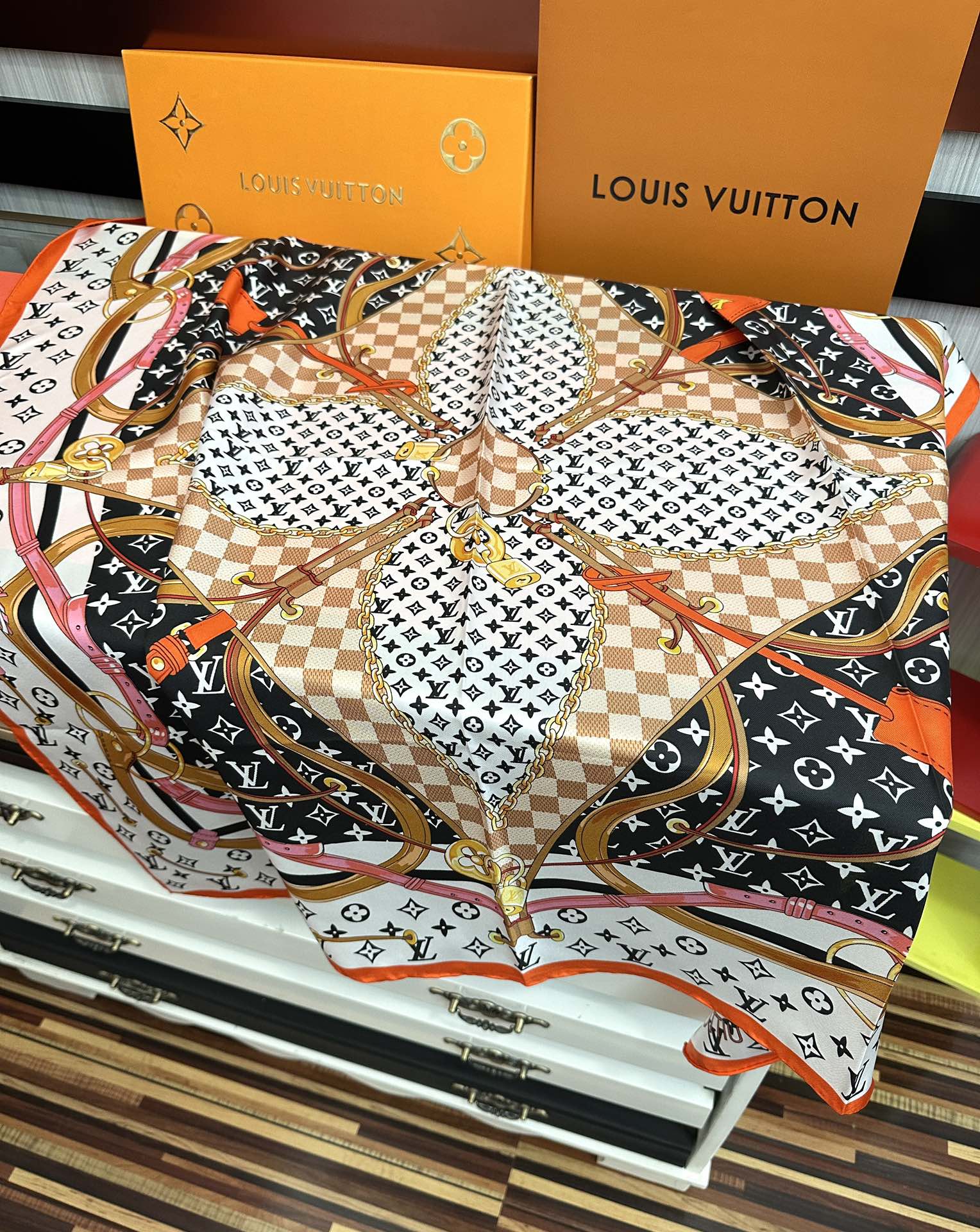 LV SCARF 90 CM IN SILK 729071