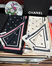 CHANEL 25S SCARF 90 IN SILK 730538