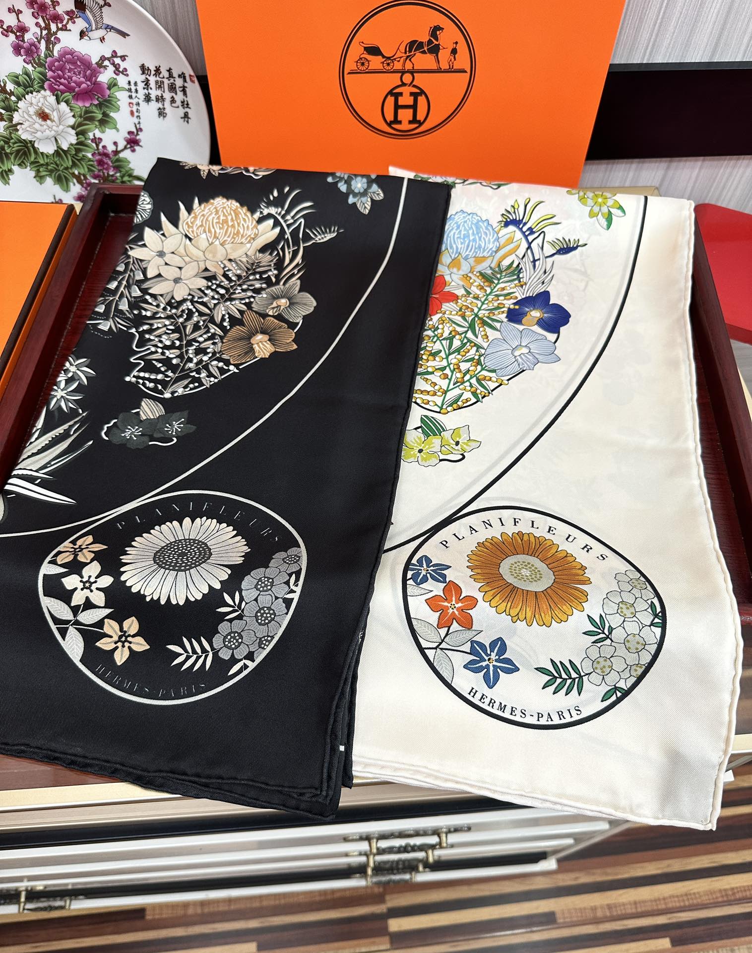 HERMES 25S SCARF 90 IN SILK 735732