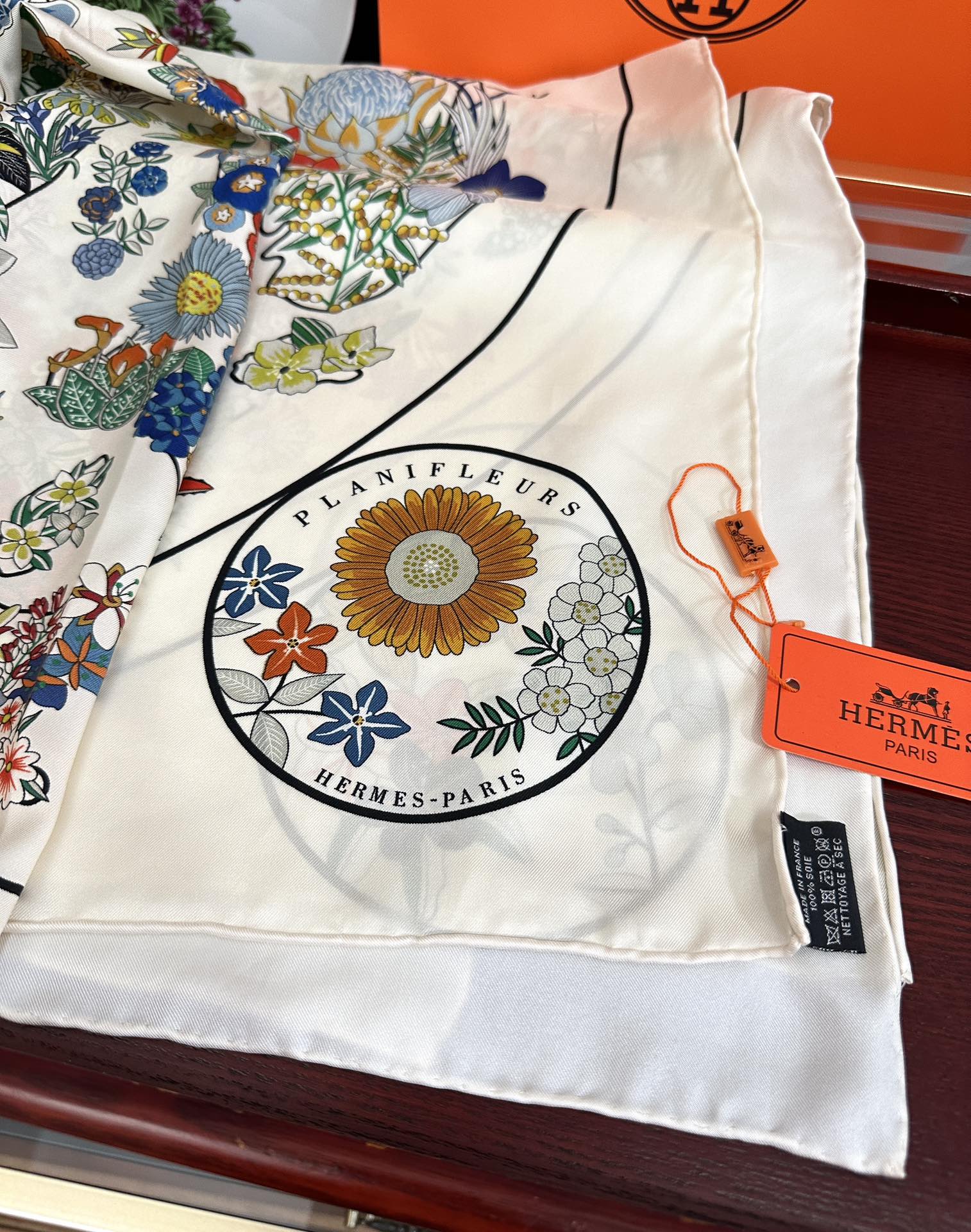 HERMES 25S SCARF 90 IN SILK 735732