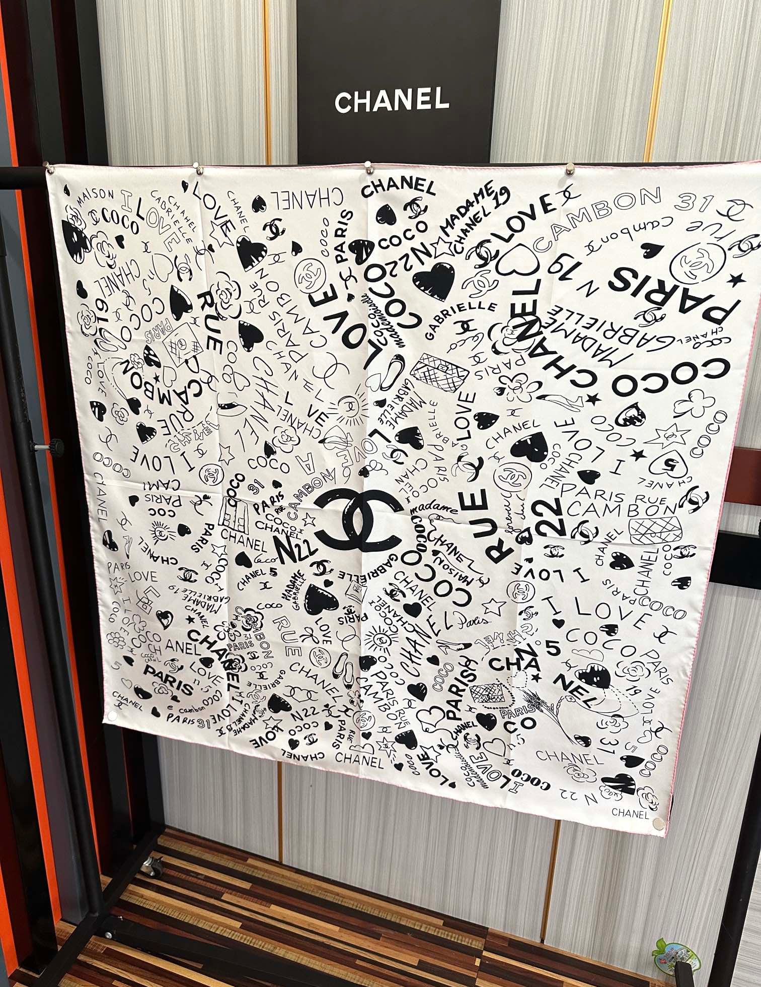 CHANEL 25S SCARF 90 IN SILK 738421