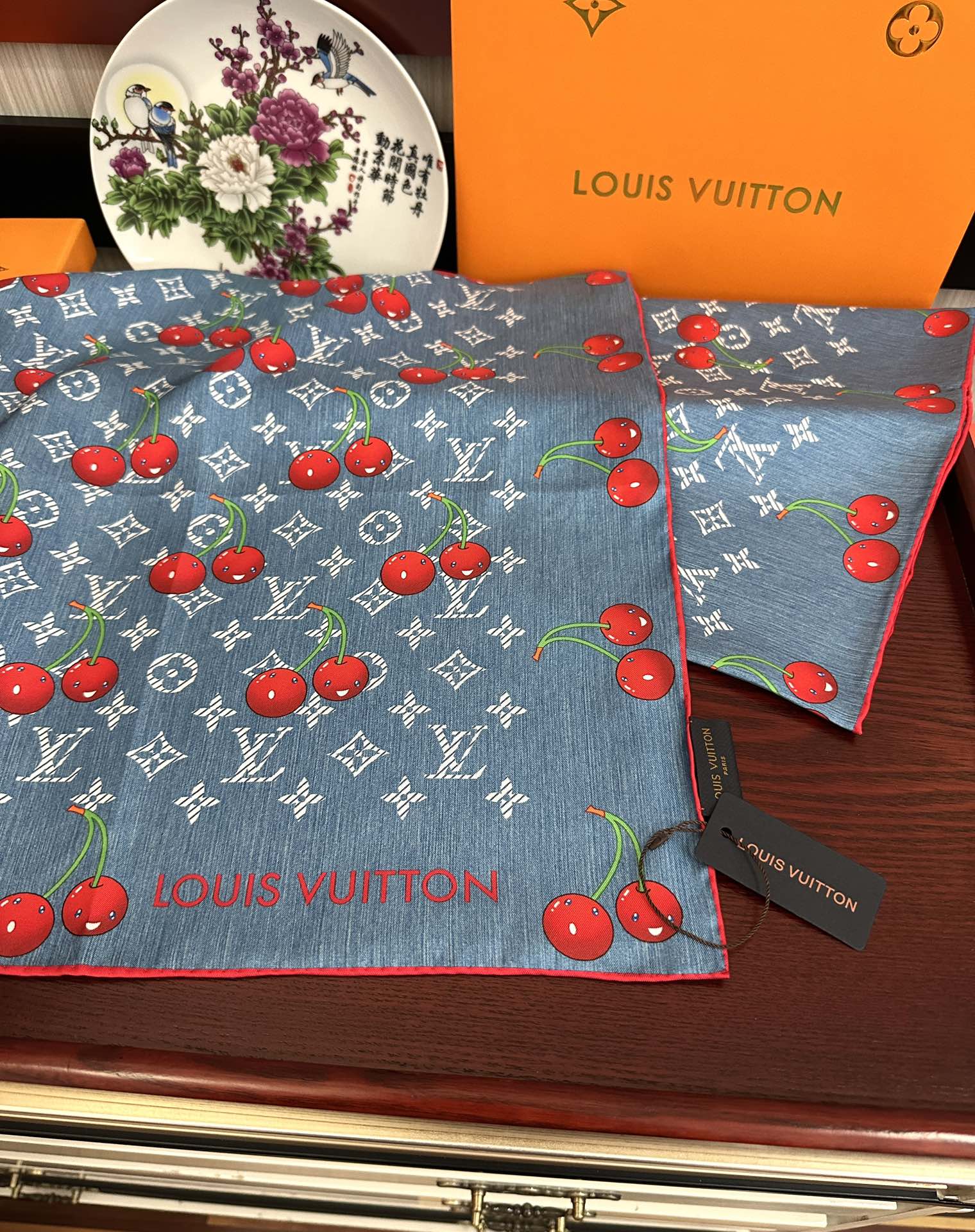 LV SCARF 90 CM IN SILK 04