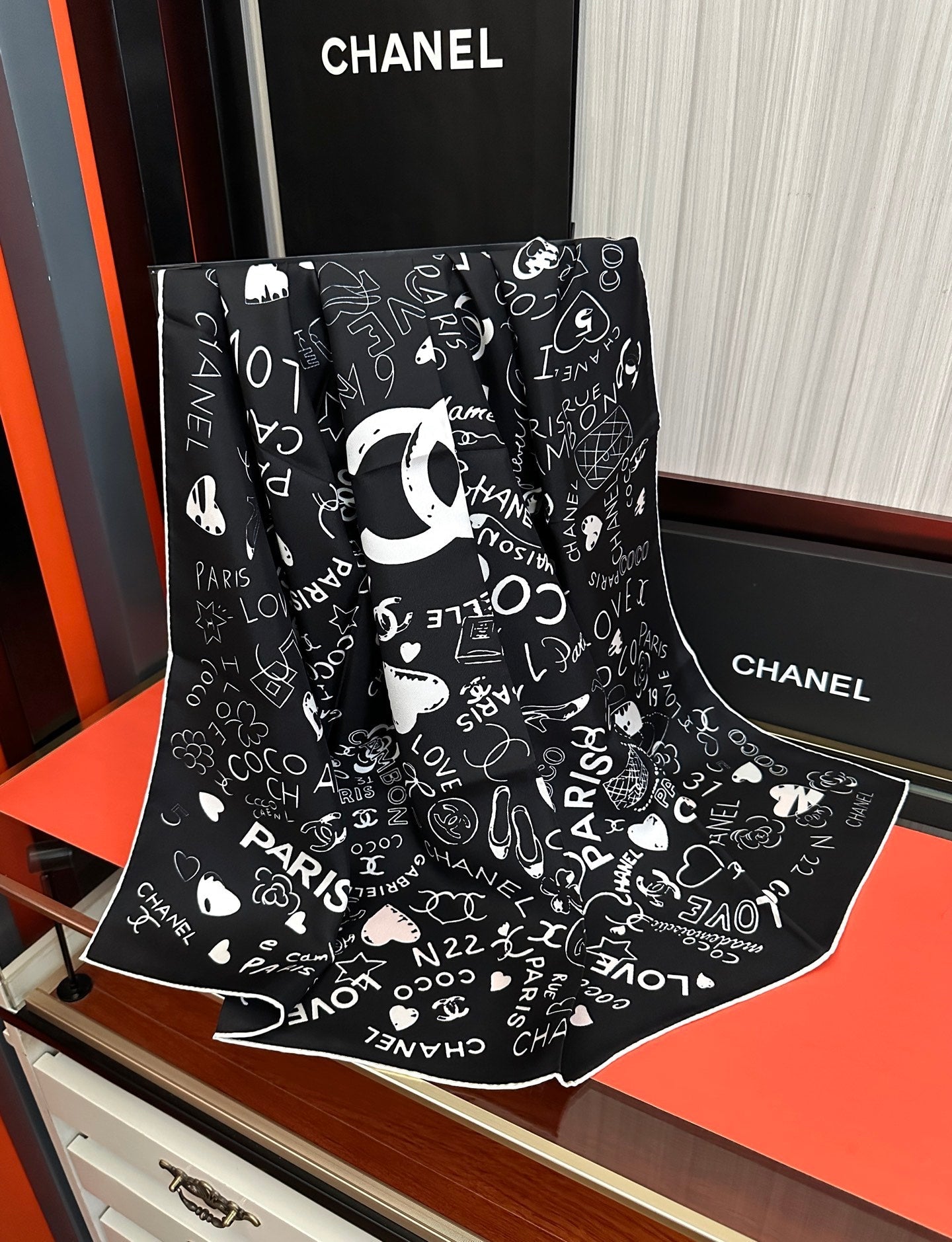 CHANEL 26S SCARF 90 IN SILK 311894
