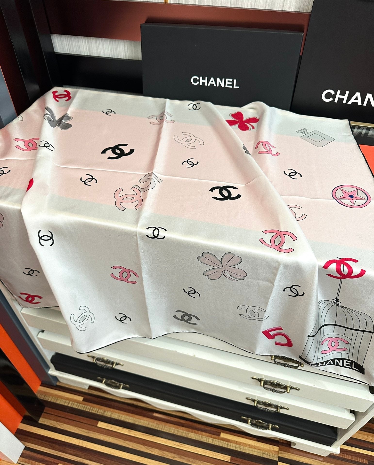 CHANEL 26S SCARF 90 IN SILK 309279