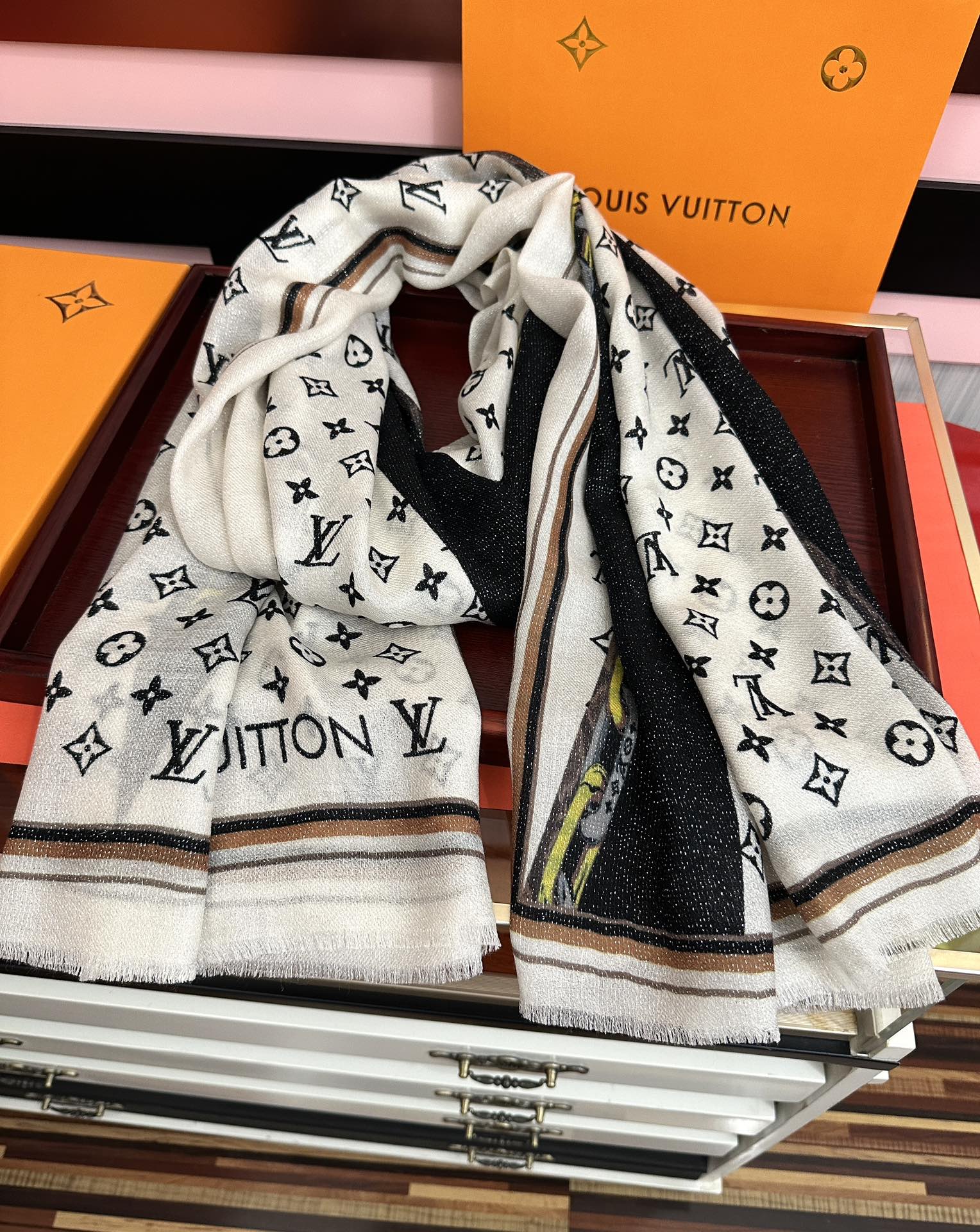LV 26S SCARF 200 IN CASHMERE 282897