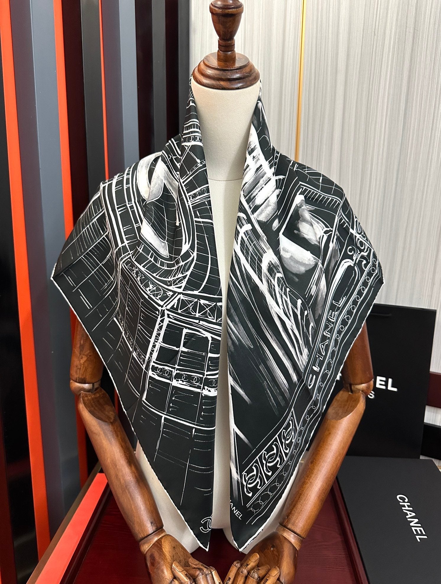CHANEL 26S SCARF 90 IN SILK 309999