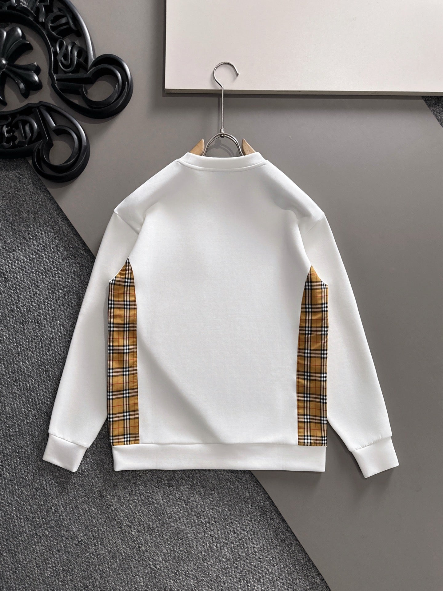BURBERRY CHECK TRIM COTTON SWEATSHIRT IN WHITE