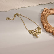 CD 26S BUTTERFLY PEARL DROP BRACELET IN GOLD TONE METAL 629939